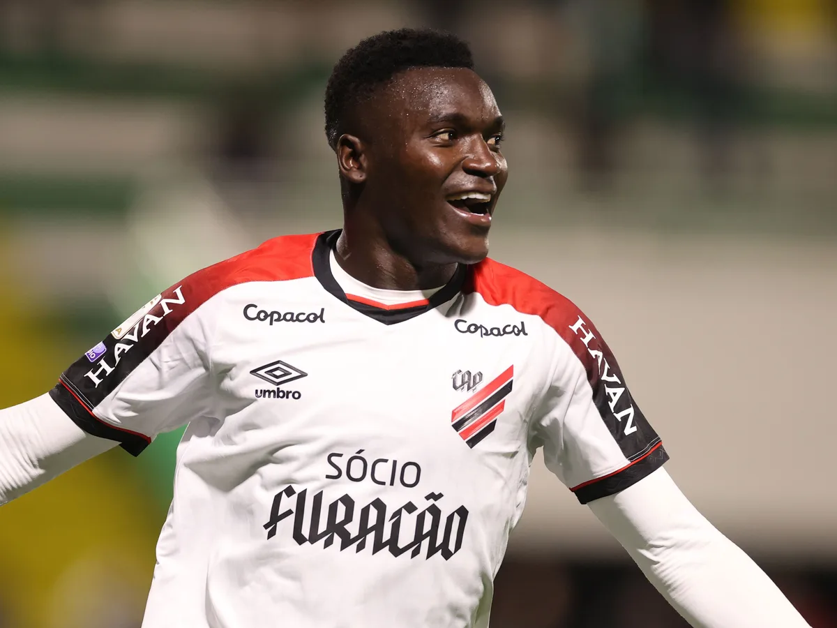 Vale a pena escalar Viveros contra o Palmeiras no Cartola? Gato Mestre compara prós e contras