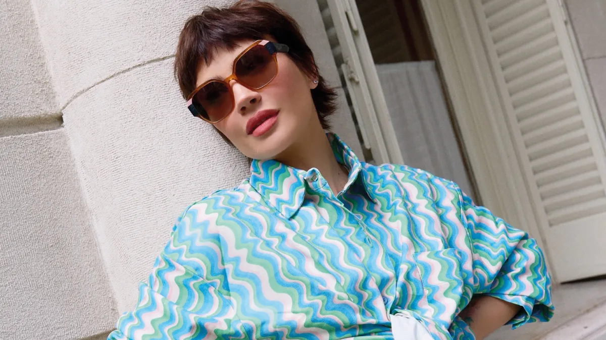 A mal tiempo, buen look: Celeste Cid apuesta por colores vibrantes y estampas de verano
