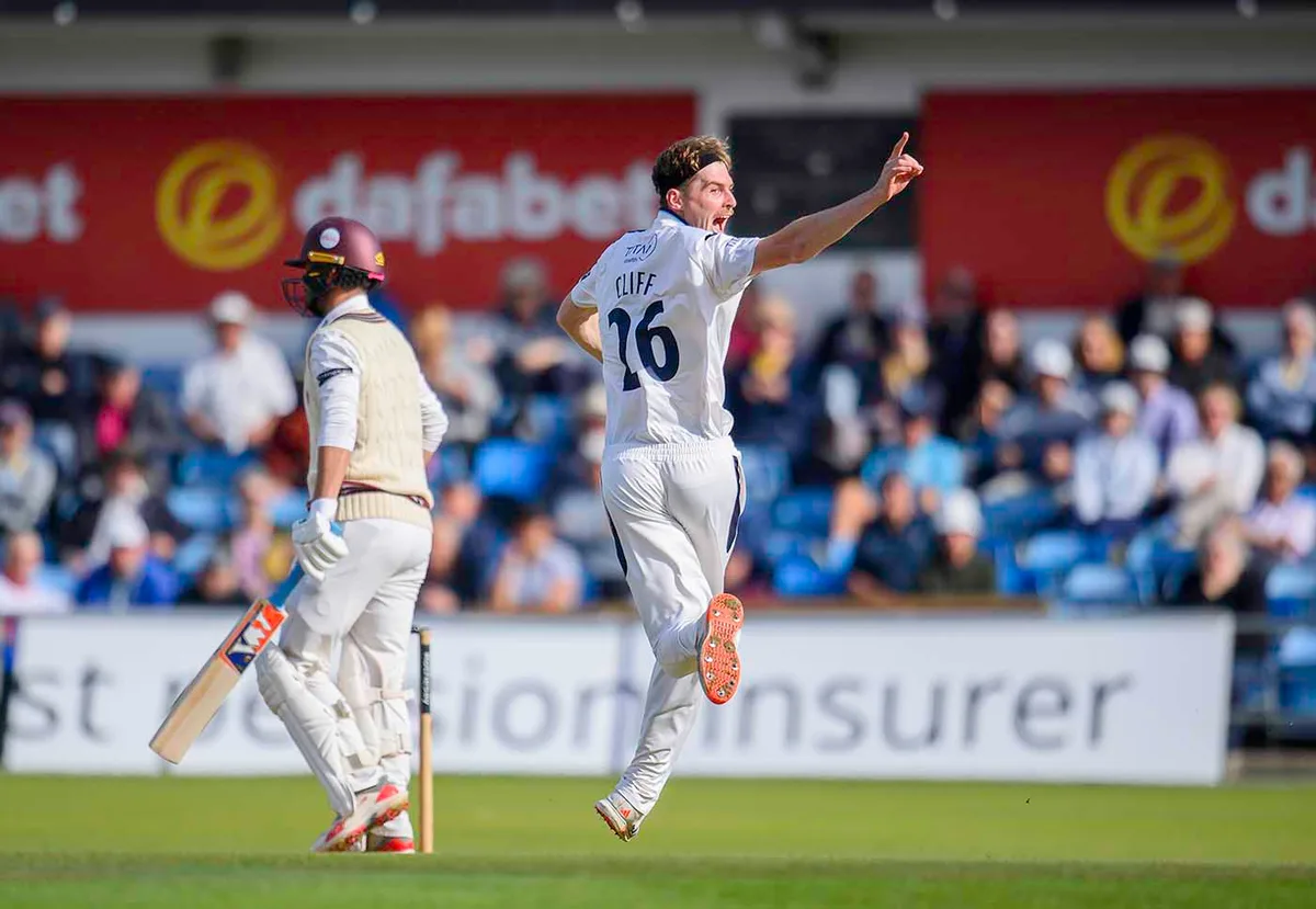 Craig Overton hits back amid Ben Cliff's eight-wicket haul