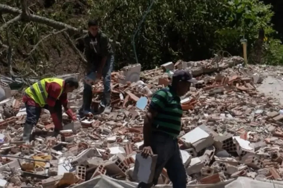 Dos personas mueren en Táchira tras desprendimiento de rocas provocado por las lluvias