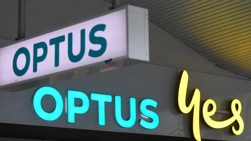 Optus outage hits Triple Zero calls across Victoria, South Australia, Tasmania and Northern Territory