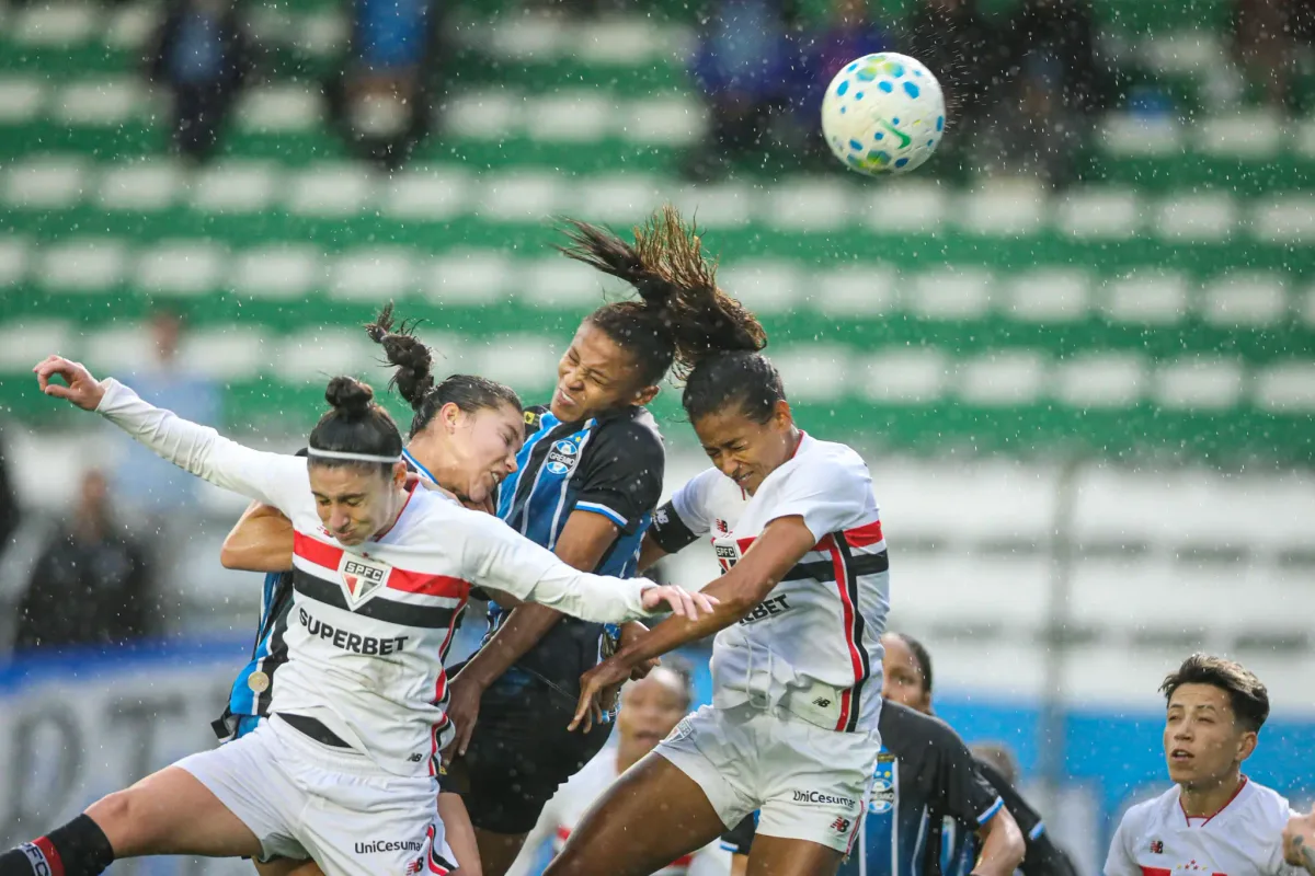 São Paulo e Grêmio empatam sem gols na ida das quartas do Brasileiro Feminino