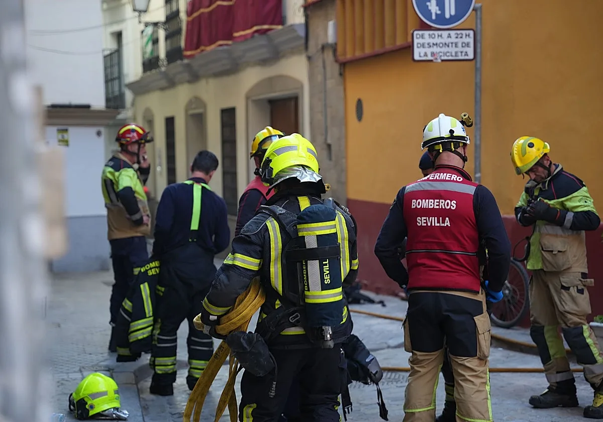Declarado un incendio en un piso de la avenida Luis de Morales