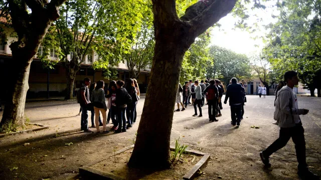 Alunos do Secundário regressam hoje às aulas (uma semana mais tarde)
