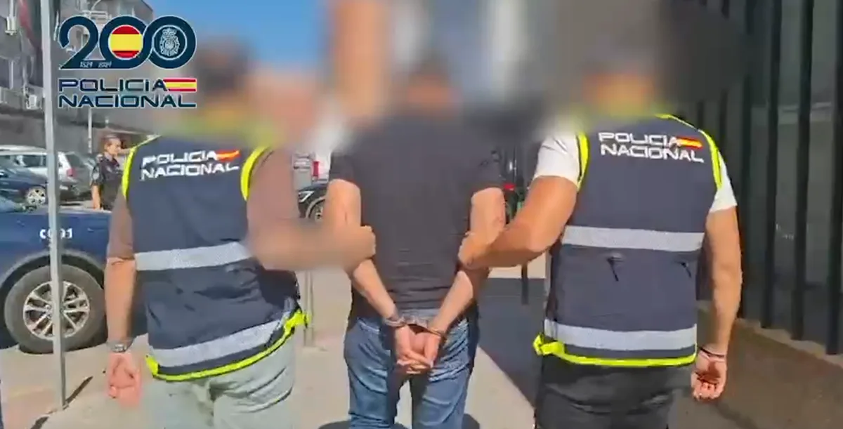 Cuatro detenidos por captar en iglesias a inmigrantes ilegales para explotarlos como repartidores a domicilio: "Cobraban 70 céntimos por paquete"