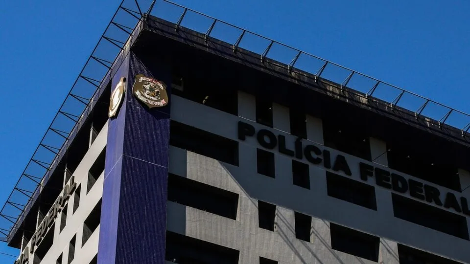 PF indicia “Rei do Lixo” e outras 24 pessoas por desvio de emendas