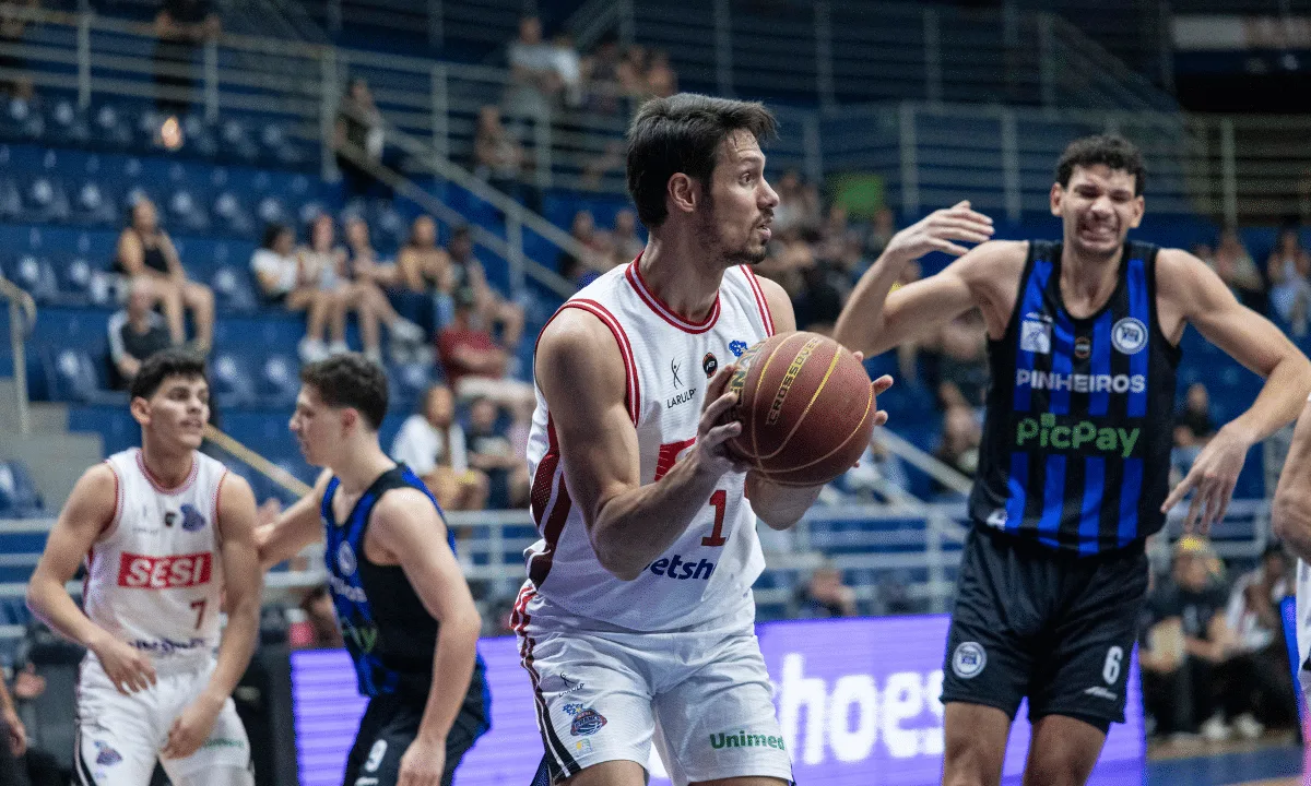 Sesi Franca e Mogi vencem e dividem a liderança do Paulista de Basquete
