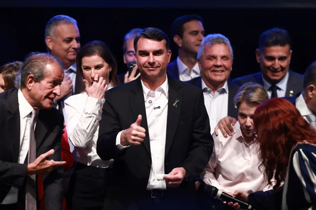 Plano de Flávio Bolsonaro deve propor mudanças no funcionamento do STF. Veja quais