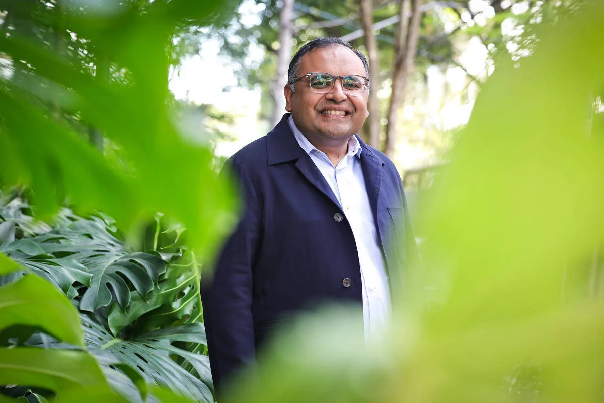 Nós cozinhamos e usamos IA para lavar a louça, diz CEO da maior editora do mundo