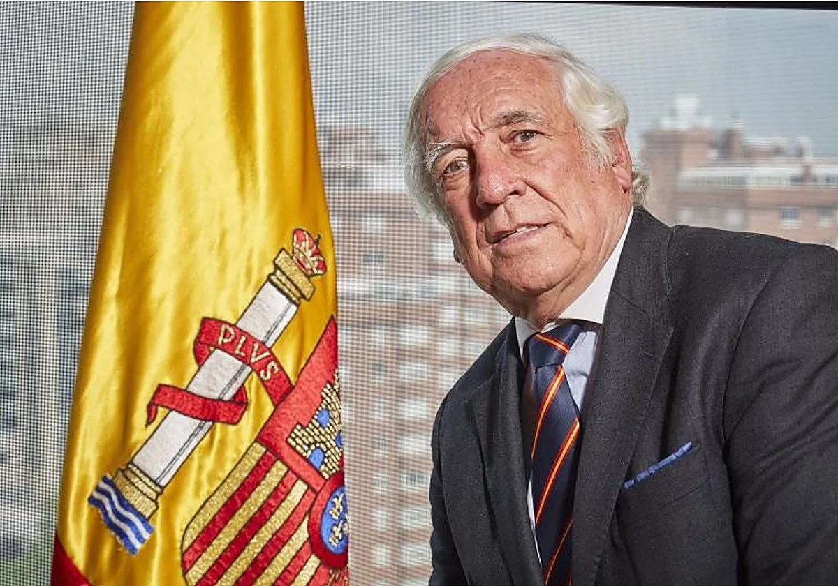 Carlos Espinosa de los Monteros, una vida al servicio de España