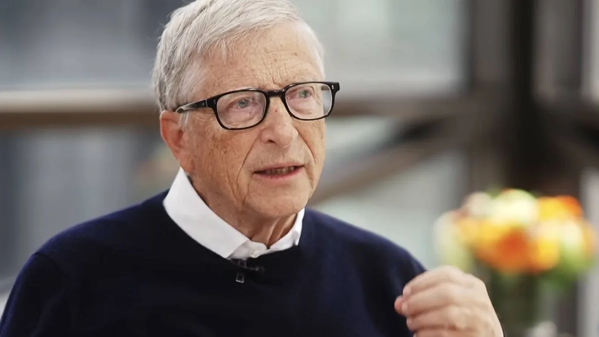 Bill Gates, 70 años, cofundador de Microsoft: "Si bien la IA propiciará avances que salvarán vidas en medicamentos y vacunas, también facilitará el diseño de nuevas enfermedades mortales"