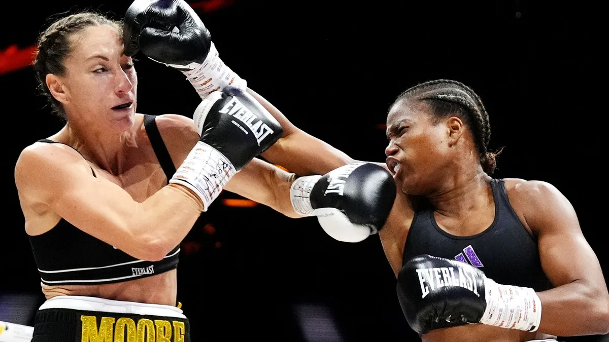 Dubois dominates Moore before clashing with Baumgardner