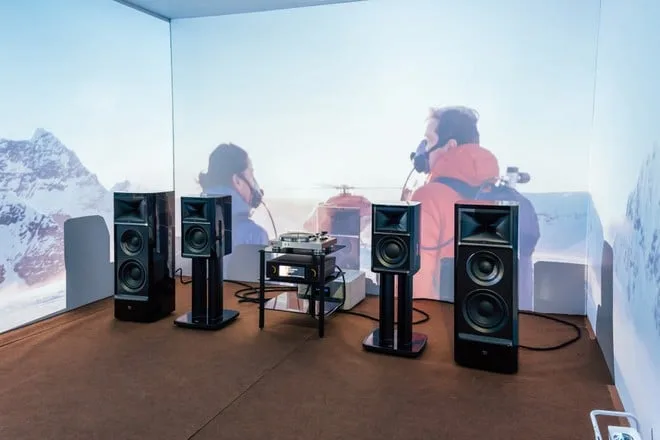JBL e Revel lançam caixas de som de luxo no Brasil com preços até R$ 219 mil