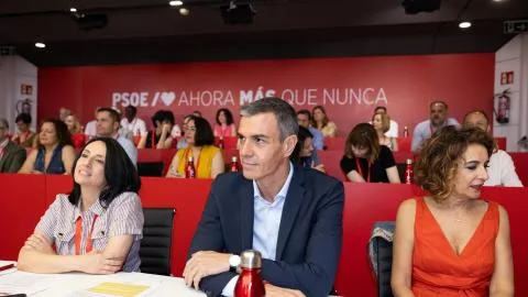 Decenas de alcaldes del PSOE participarán en las manifestaciones de apoyo a Ceuta a pesar de la orden de Ferraz
