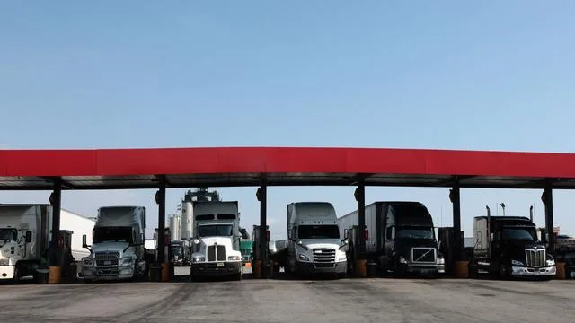 Spritpreise in den USA: USA prüfen wegen hoher Spritpreise Exportstopp für Diesel