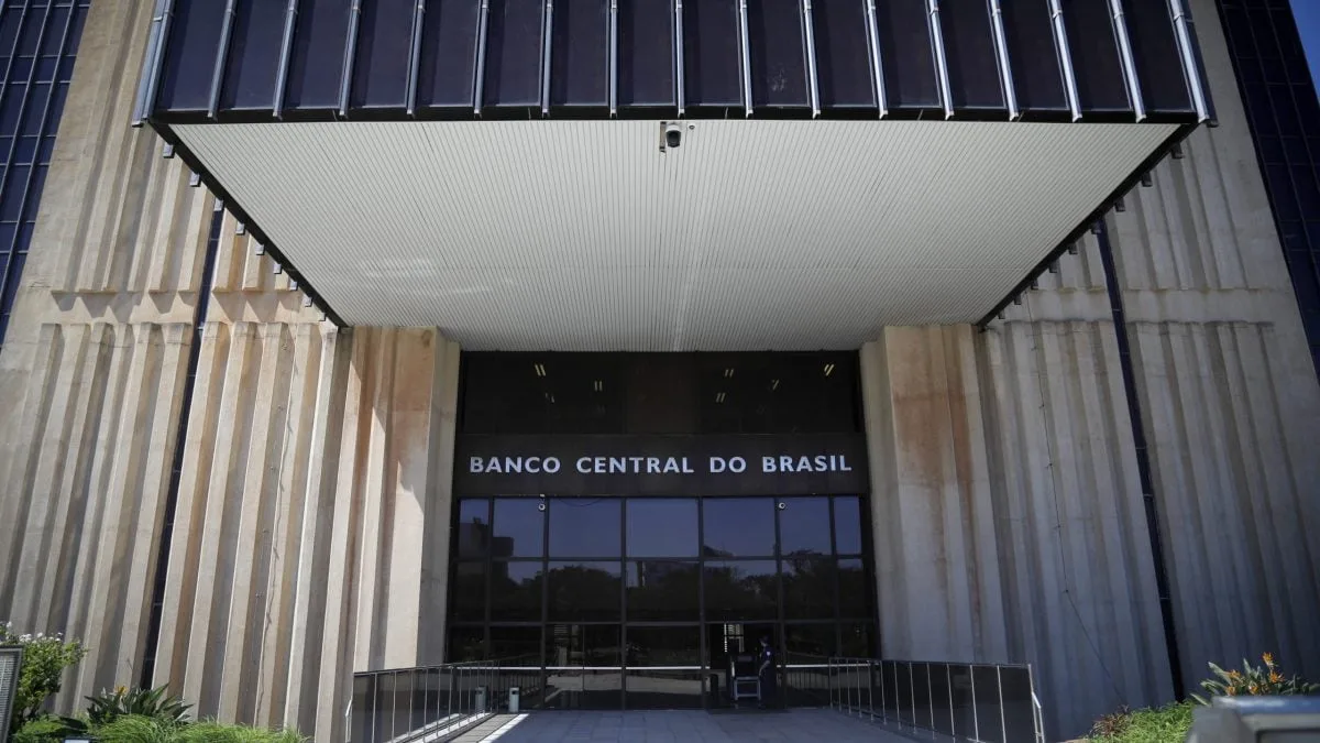 Prévia do PIB reforça perda de ritmo antes de decisão sobre Selic