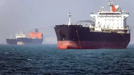 Traversées clandestines, importations chinoises… Comment du pétrole continue de circuler dans le détroit d'Ormuz malgré sa fermeture
