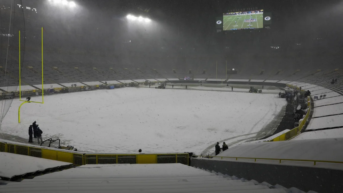 Lambeau Field to host college hockey doubleheader