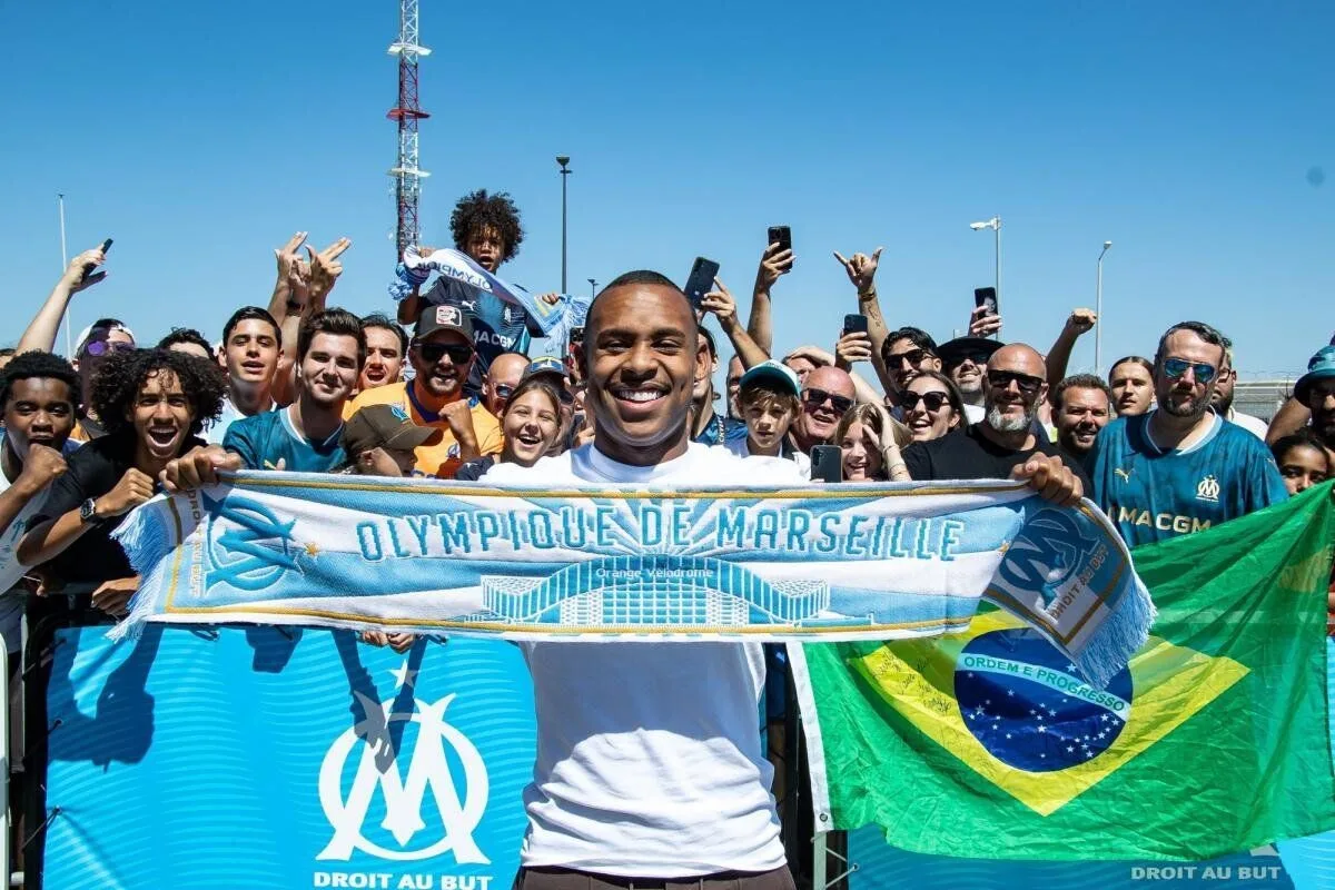 Sunderland faz proposta por brasileiro Igor Paixão, diz jornal inglês