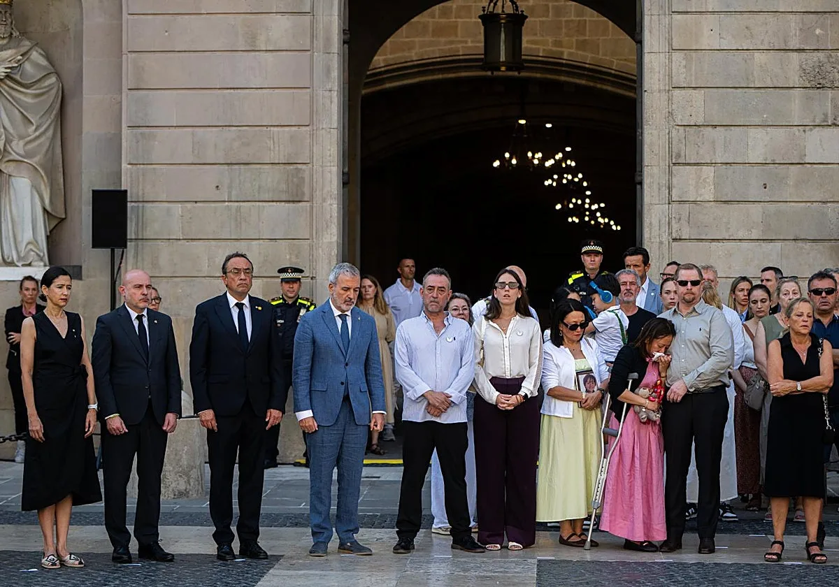 Barcelona recuerda con un sobrio homenaje a las víctimas de los atentados de 2017