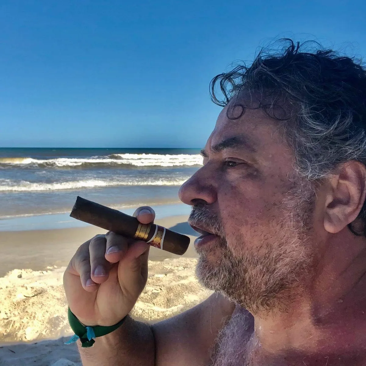 Casares, o homem do charuto, “expulso” do São Paulo, quer eleger o filho “cachorreiro”