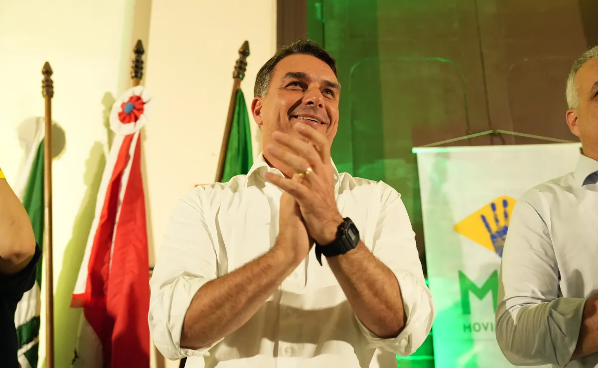 Flávio Bolsonaro recebe Pix de R$ 42 milhões do partido para os gastos da campanha presidencial