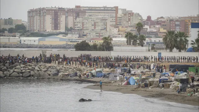 Centenas de residentes de Ceuta voltam a manifestar-se contra imigrantes