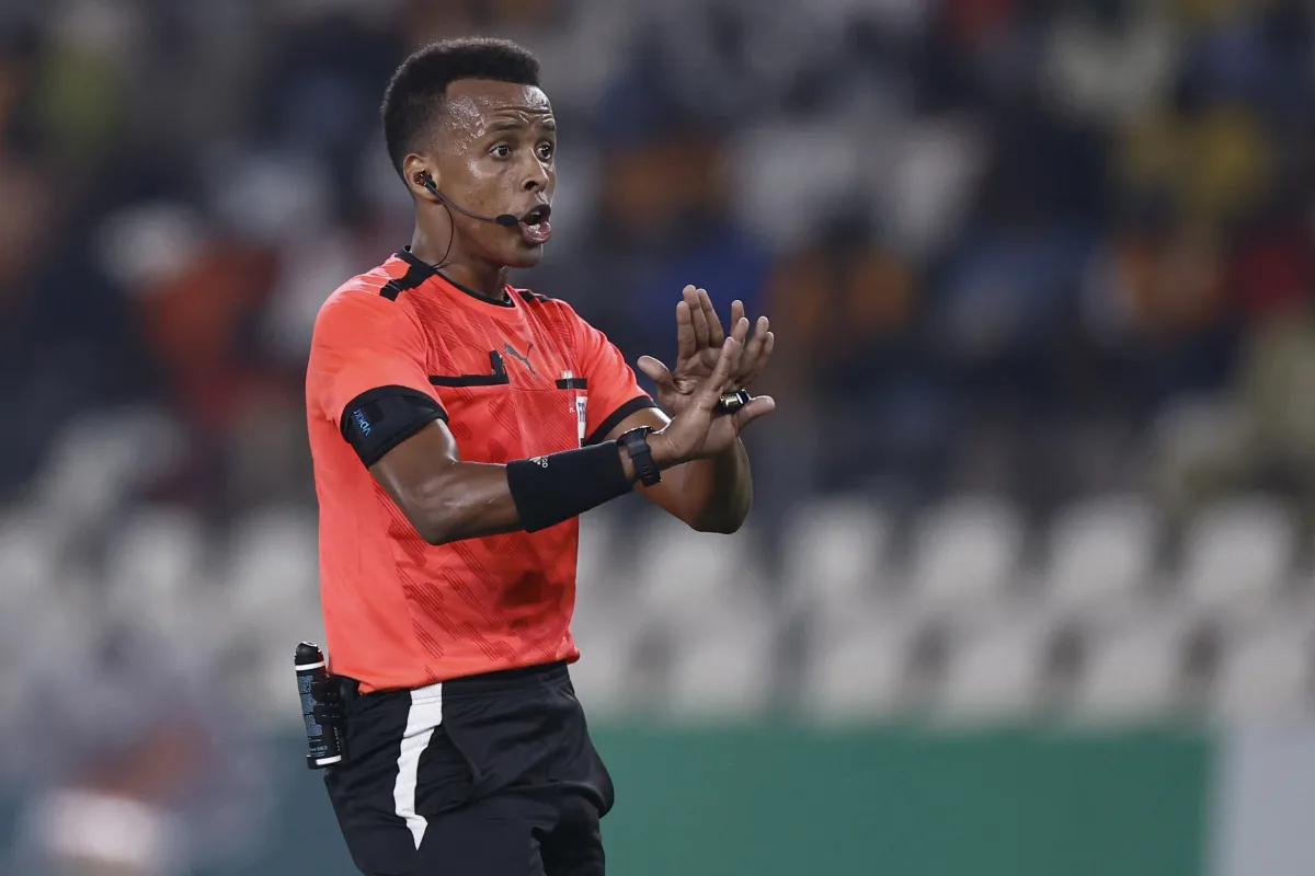 Árbitro somali excluído da Copa do Mundo vai apitar final da Supercopa da Uefa