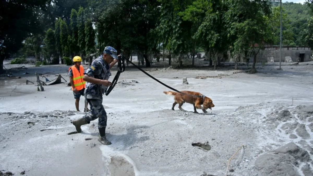 Zahl der Todesopfer nach Sturzflut in Nepal steigt auf mindestens 469