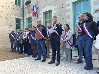 « Des scènes intolérables » : un rassemblement d’élus et citoyens à La Flèche après les violences du 17 octobre