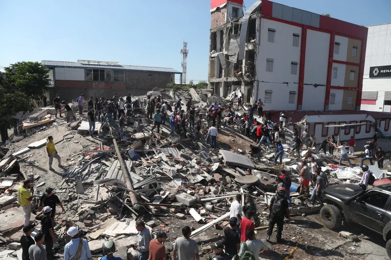 Sobe para 254 número de mortos em terremoto na Colômbia