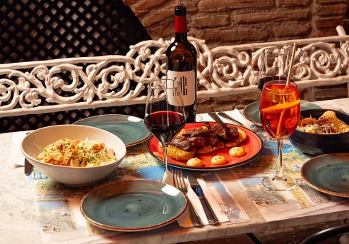 Cenar en un patio cordobés con más de 20 años de historia: el rincón que conquista a vecinos y turistas en plena Judería