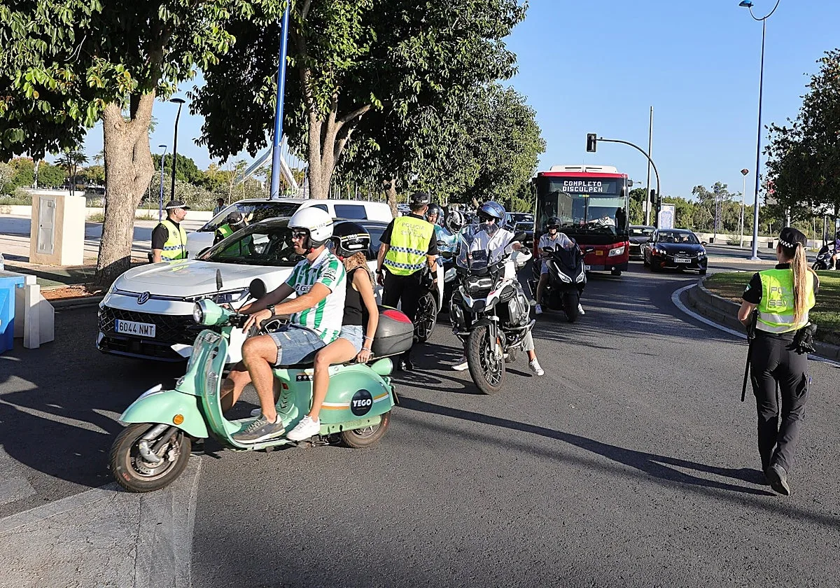 Accesos a la Cartuja para el partido del Betis - Getafe: cortes de tráfico, horarios, aparcamientos y autobuses