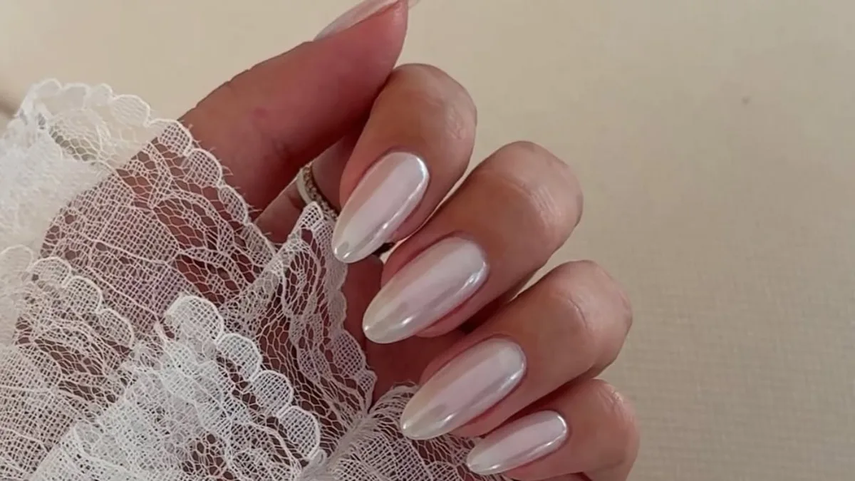 Las manicuristas coinciden: el color de uñas que es tendencia en 2026 por ser más elegante y combinable