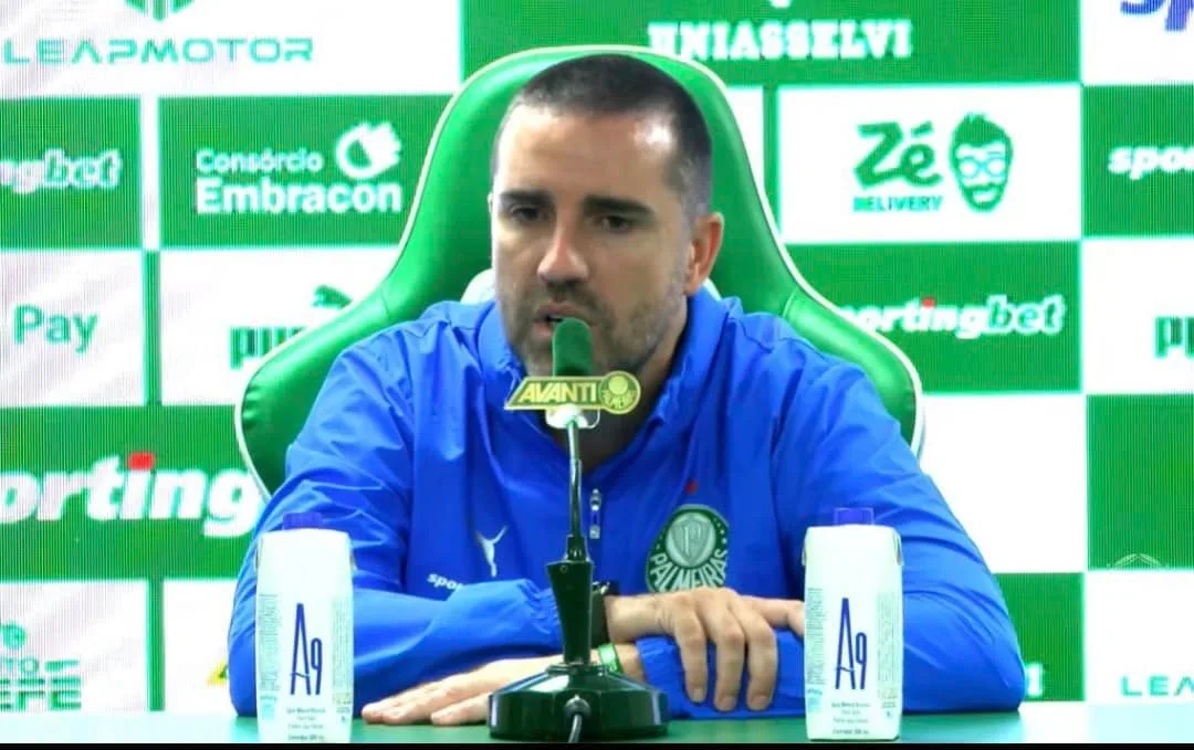 Auxiliar de Abel Ferreira critica o povo brasileiro