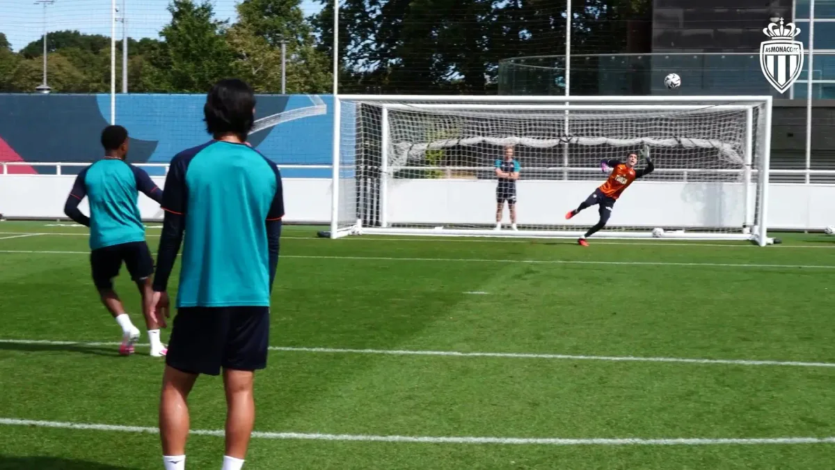 Ansu Fati e Minamino marcam golaços no treino; confira