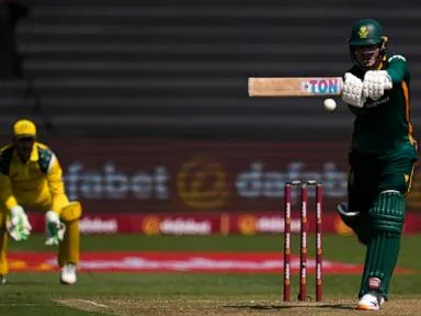 Australia hands debut to Edwards and fields in the first ODI against South Africa
