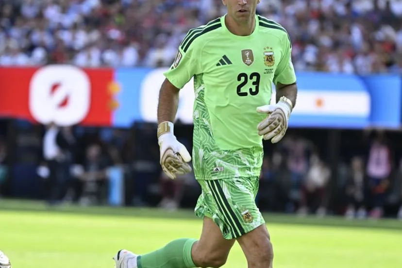 Mercato : Emiliano Martinez aurait été proposé à Chelsea, qui envisagerait de recruter le gardien argentin