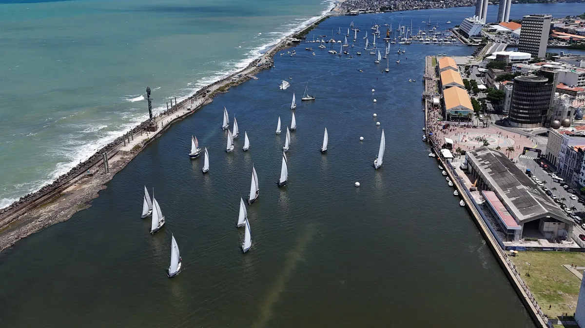 Regata Recife-Fernando de Noronha inicia disputa; 93 barcos largam na Refeno