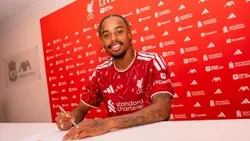 OFICIAL: Barcola já é jogador do Liverpool