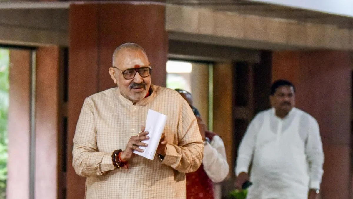 Madrassas mushrooming near Bangladesh border: Giriraj Singh