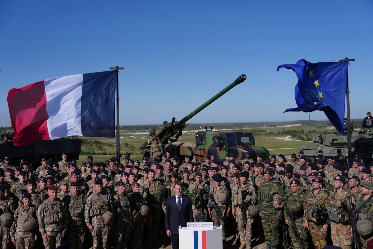 Francia prioriza los drones, la guerra eléctrica o la industria nacional y da más control al Estado en la actualización de su ley militar