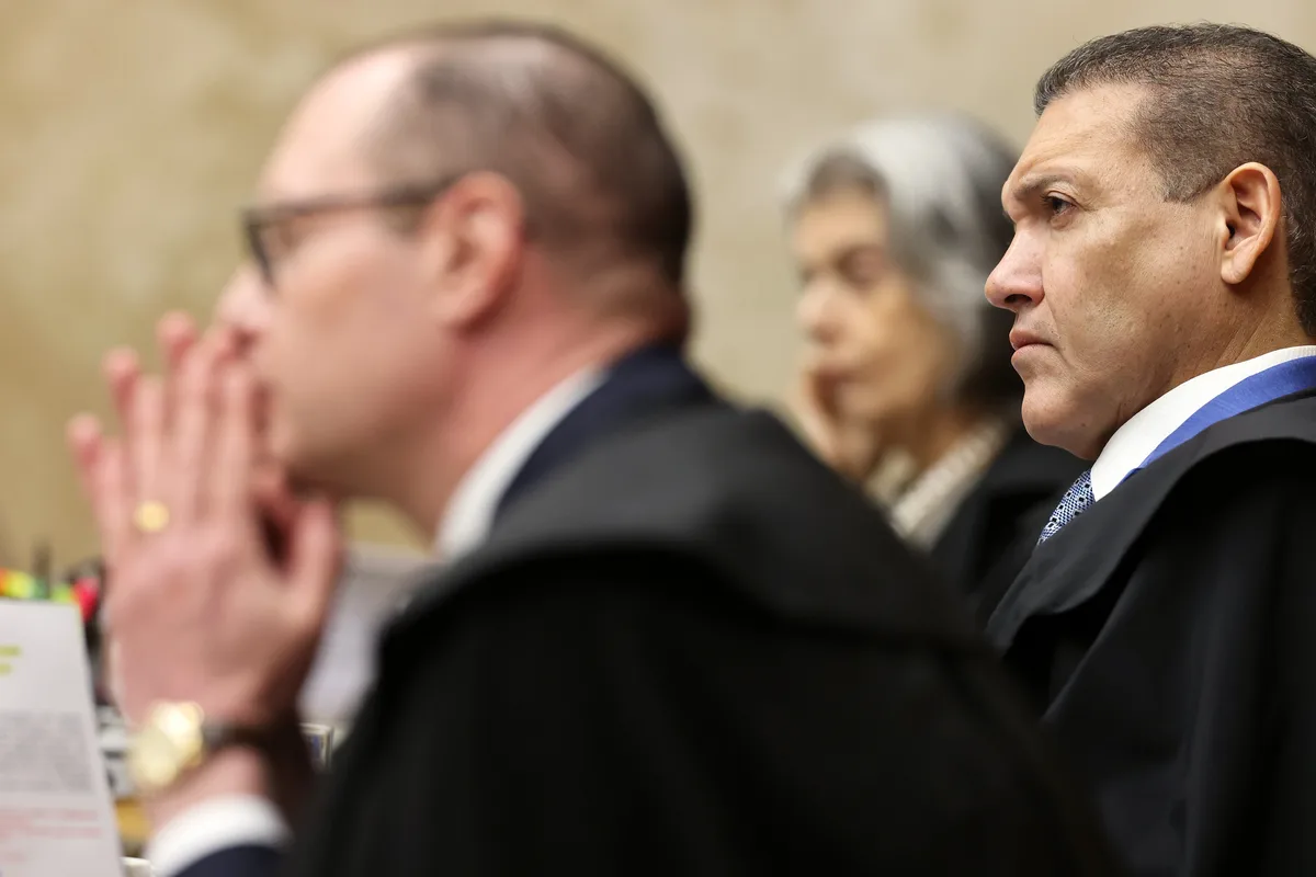“Sócio” de Nunes Marques iria atuar em contrato de cannabis com o governo Lula?