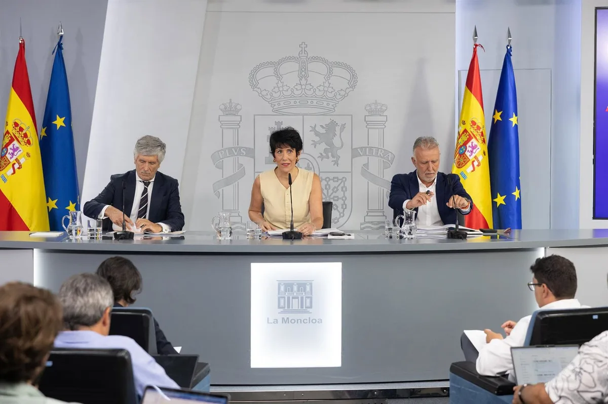 El Gobierno aprueba el 'mando único' en Ceuta para "priorizar" la "devolución y repatriación" de los inmigrantes