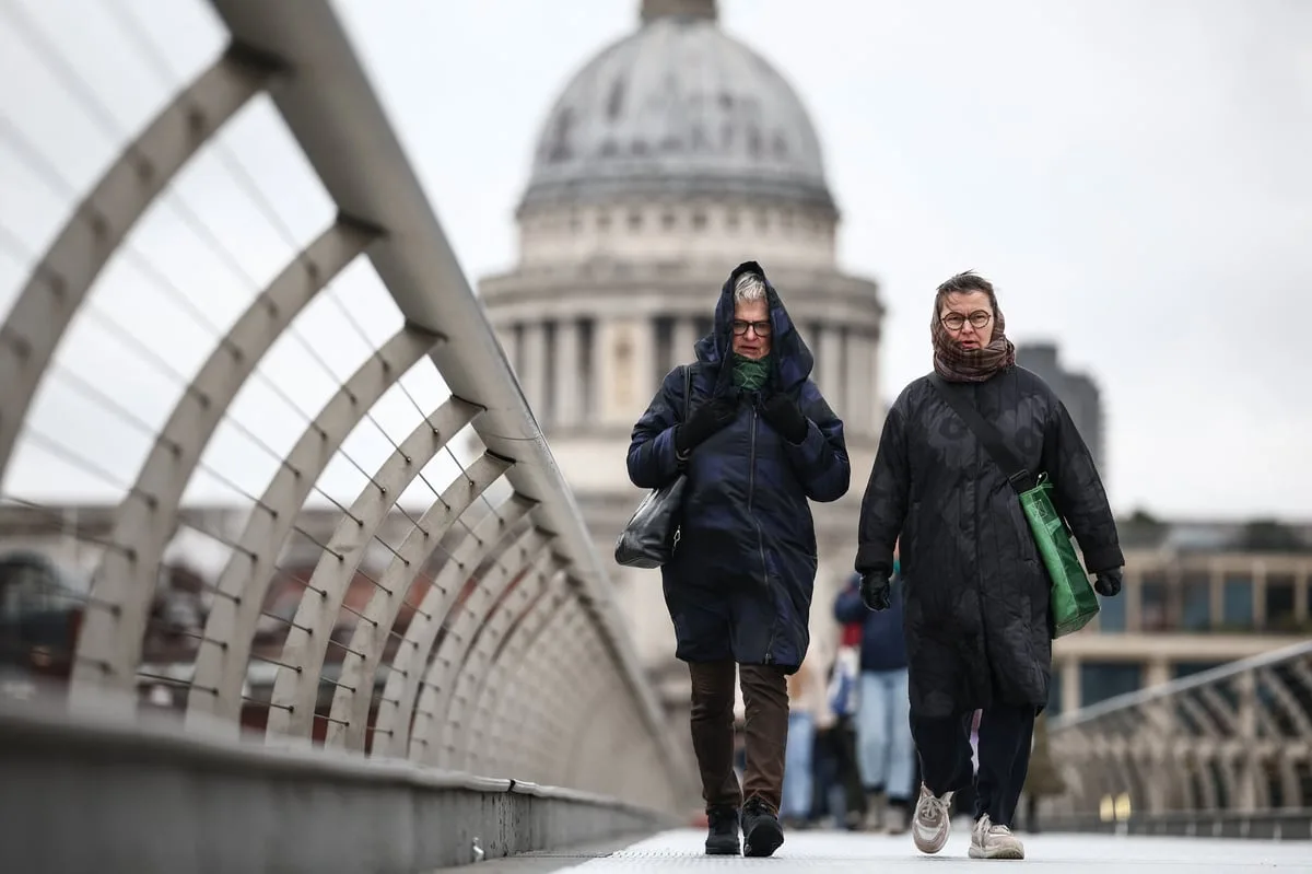 London weather: Temperature to plunge to 13C as Met Office issues 'unsettled' warning