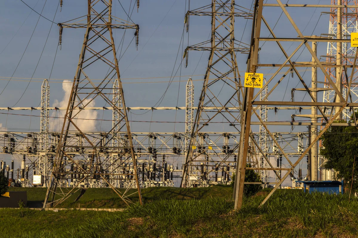 Decreto do mercado livre de energia vem em meio a crise no setor, e segurança vira desafio