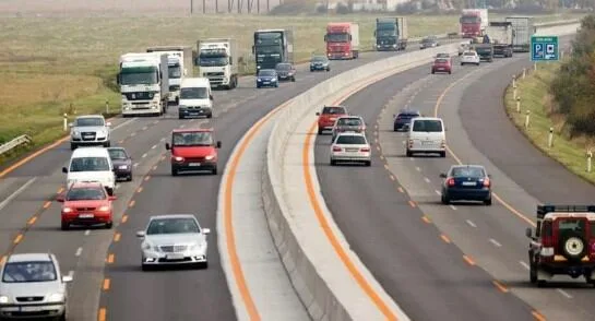 Cómo mantener la distancia correcta de frenado con la regla de los 3 segundos