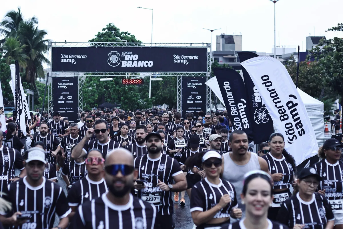 Corrida do Rio Branco leva cerca de duas mil pessoas para a orla de Camburi