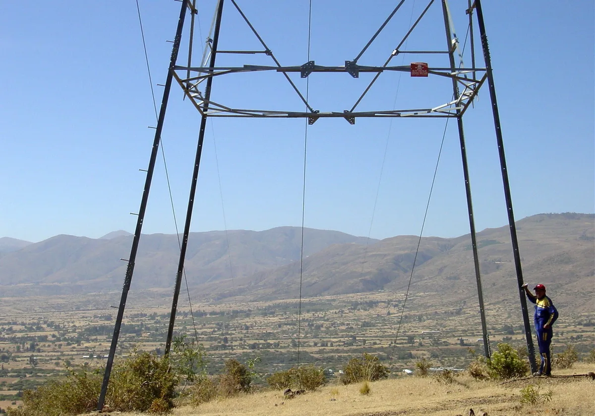 Bolivia reforma el sistema de tarifas eléctricas y establece ajustes mensuales según el dólar