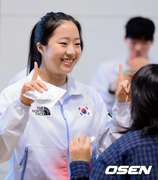 '3-0 셧아웃' 압승! 신유빈, 고작 13분 만에 끝냈다...주천희와 女 복식 16강행→2회 연속 포디움 도전